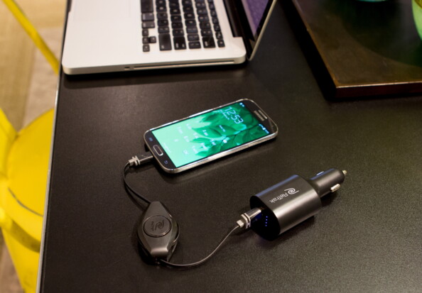 Chargeur USB allume-cigare et batterie externe 2200 mAh avec câble rétractable