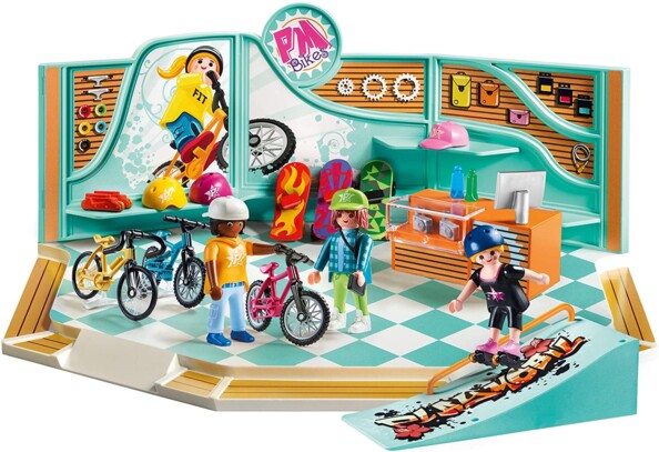 Une rampe de skate Playmobil pour tester les skateboards, rollers et vélos.
