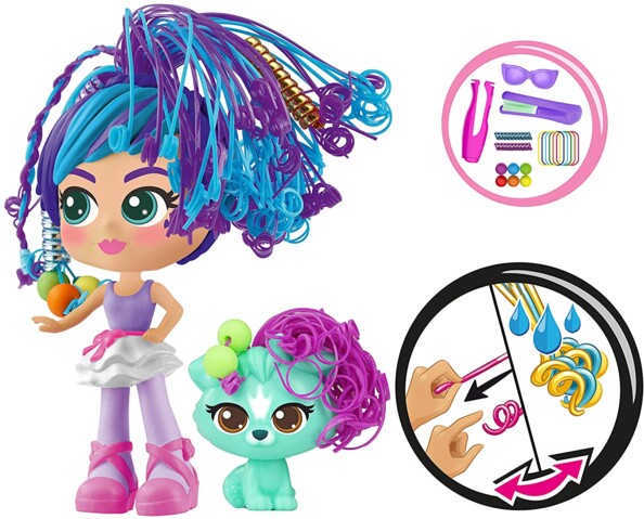 Tire sur les cheveux de ta poupée Curli Girls pour les faire friser.