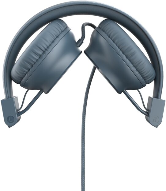 Oreillettes rembourrées pliées vers l'intérieur du casque filaire NIMA contre l'arceau de tête pour rangement et transport