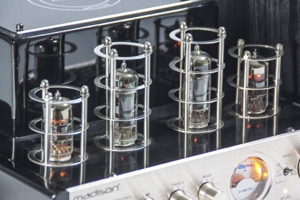 Chaîne hi-fi à lampes madison avec un design vintage des années 60