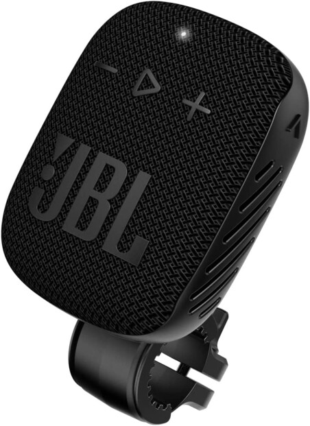 Petit haut-parleur JBL nomade sur son support pour guidon avec grandes touches de contrôle, voyant LED de statut et gros logo JBL sur la façade avant