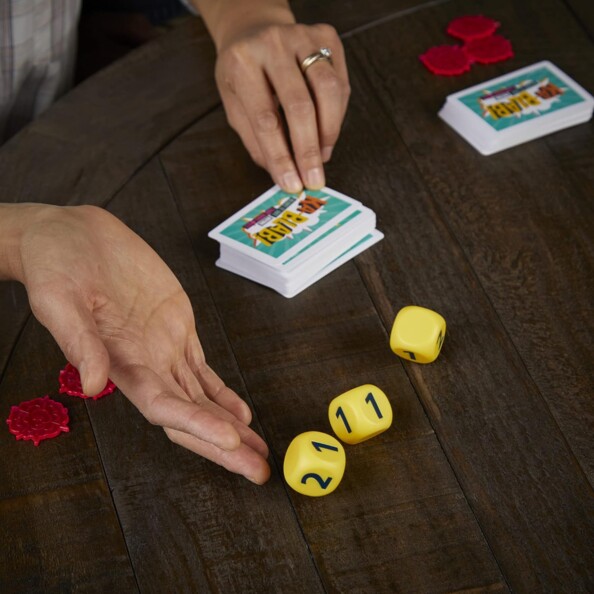 Lancé de dés du jeu de société Ka-Blab!