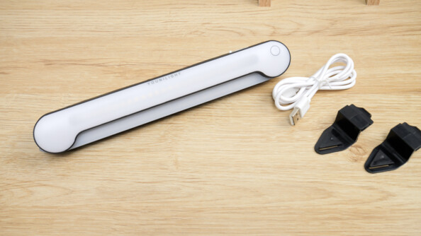 Lampe YouniLight avec clip universel et câble de chargement USB-C vers USB-A