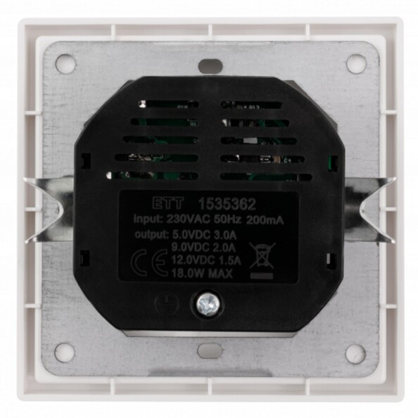 Prise en plastique encastrable avec raccordement à visser