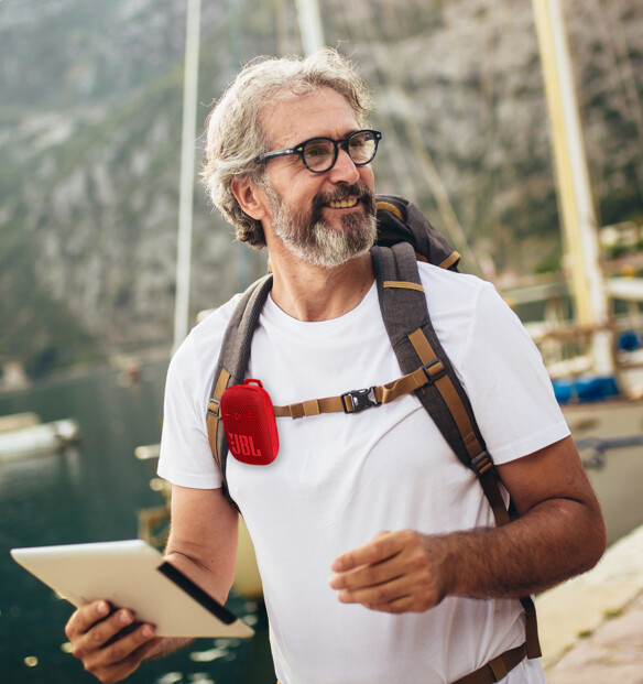 Enceinte compacte JBL Wind 3S rouge clipser à un sac à dos