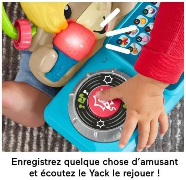 Enfant utilise la platine tournante de Mon DJ Martin Fisher-Price