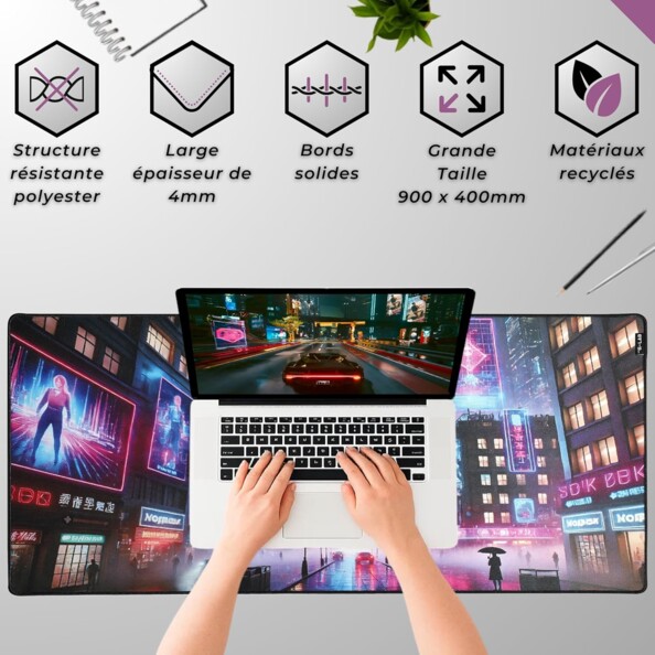Tapis de souris XXL 900x400 mm avec décor cyberpunk et ordinateur portable en situation de jeu