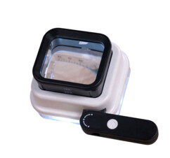 Loupe LED ajustable à main avec 3 grossissements de la marque Genius Ideas
