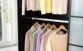 tringle supplémentaire afin d'optimiser son volume de rangement. Cette tringle résistante en aluminium est télescopique