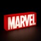 Veilleuse Marvel allumée et posée sur une table