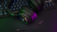 Casque Korp Iridium The G-Lab posé sur un clavier mécanique rétroéclairé